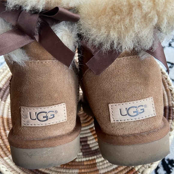 Authentic UGG mini BAILEY BOW ankle boots. - Picture 1 of 11
